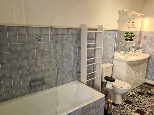 Villa Saint-beno�t-du-sault, 4 Pi�ces, 6 Personnes - Fr-1-591-360