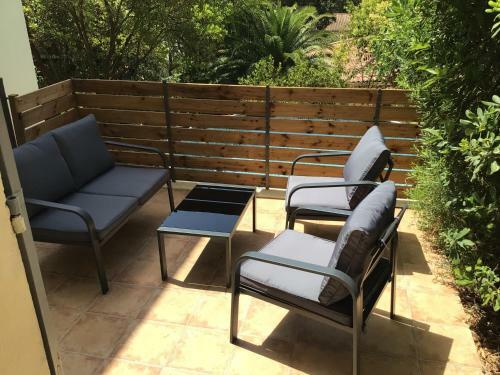 Apartamento Rez De Jardin De Villa