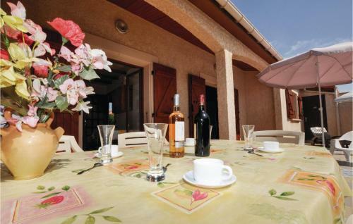 Two-bedroom Holiday Home In Sainte Marie Plage