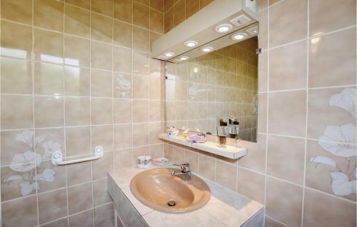Two-bedroom Holiday Home In Sainte Marie Plage
