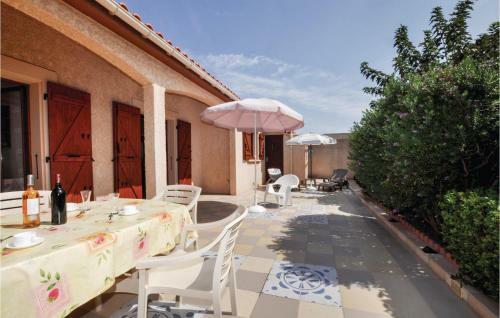 Two-bedroom Holiday Home In Sainte Marie Plage