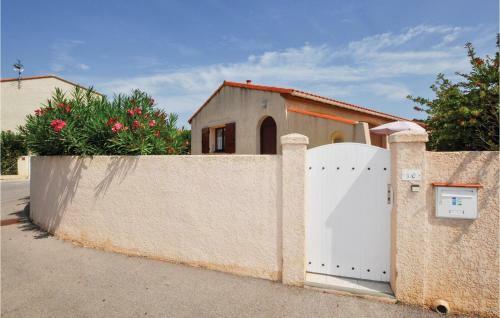 Two-bedroom Holiday Home In Sainte Marie Plage
