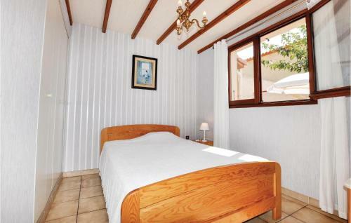 Two-bedroom Holiday Home In Sainte Marie Plage