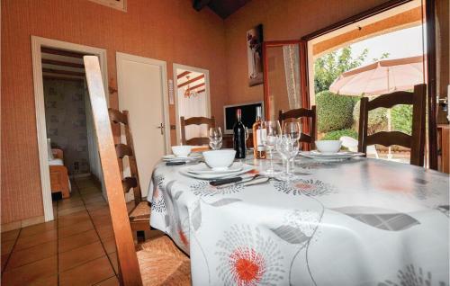 Two-bedroom Holiday Home In Sainte Marie Plage