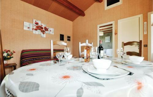 Two-bedroom Holiday Home In Sainte Marie Plage