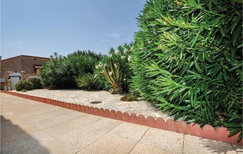 Two-bedroom Holiday Home In Sainte Marie Plage