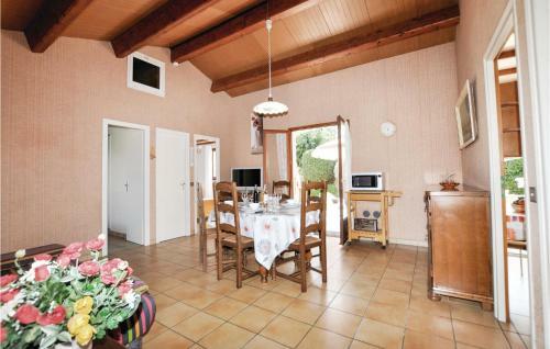 Two-bedroom Holiday Home In Sainte Marie Plage