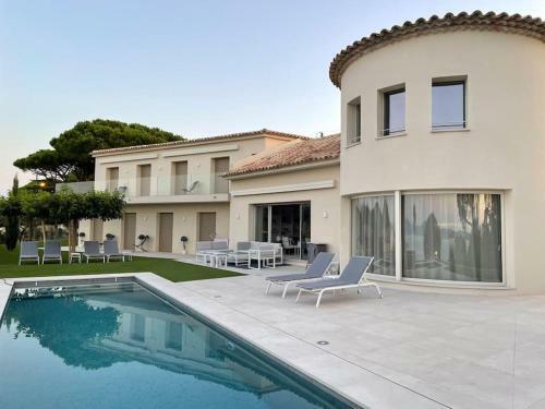 Magnifique Villa Avec Vue Fabuleuse Sur St Tropez! Villa Miremer!