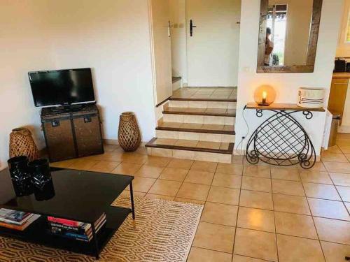 Behagliches Reihenendhaus Mit Sch�ner Terrasse
