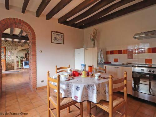 G�te Saint-germain-de-martigny, 4 Pi�ces, 6 Personnes - Fr-1-497-161
