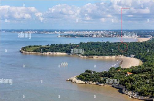 Villa Sur La Pointe De Suzac Et Ses Criques 4* :location � La Semaine