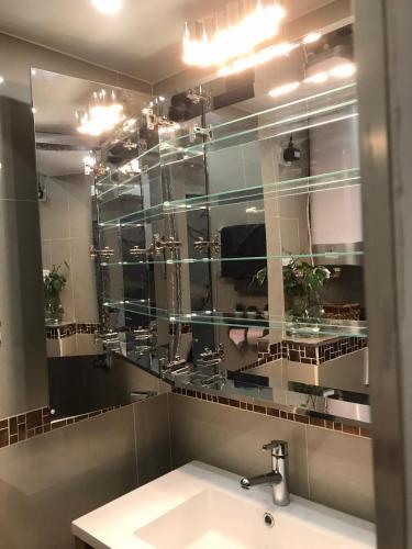 Hostal Chambre Via Natina