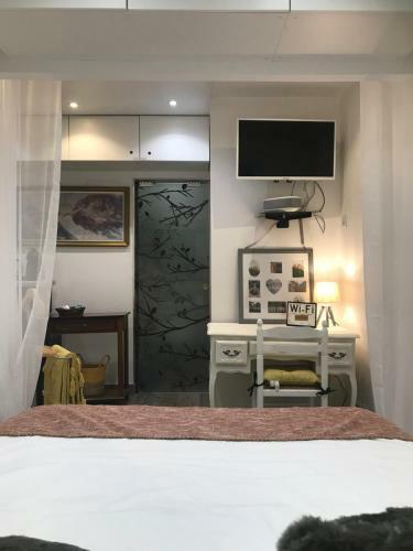 Hostal Chambre Via Natina