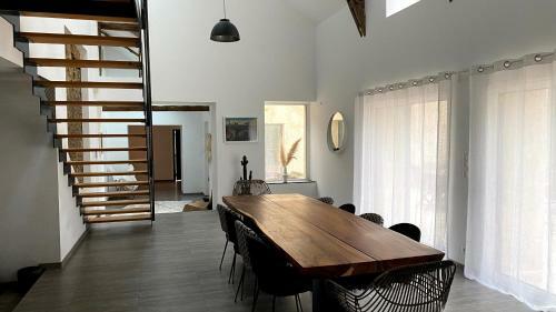 Villa Magnifique Long�re De 400m� Avec Piscine Type Loft