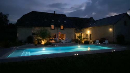 Villa Magnifique Long�re De 400m� Avec Piscine Type Loft