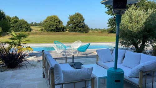 Villa Magnifique Long�re De 400m� Avec Piscine Type Loft