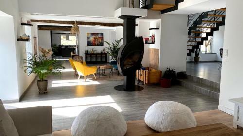 Villa Magnifique Long�re De 400m� Avec Piscine Type Loft