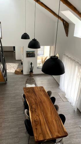 Villa Magnifique Long�re De 400m� Avec Piscine Type Loft