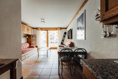 C�lido Apartamento Con Balc�n A 100 M Del Telecabina Bettex