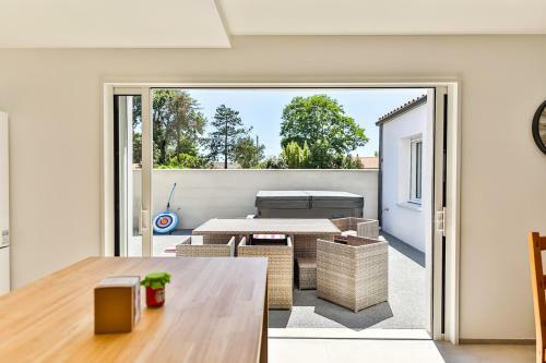 Jolie Maison Neuve Avec Jacuzzi