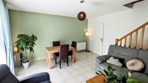 Maison 2ch, 74m�, Tout �quip�e, Parking, Jardin