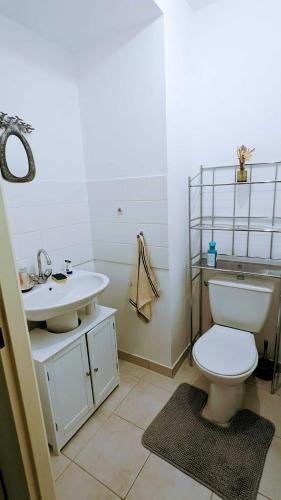 Maison 2ch, 74m�, Tout �quip�e, Parking, Jardin