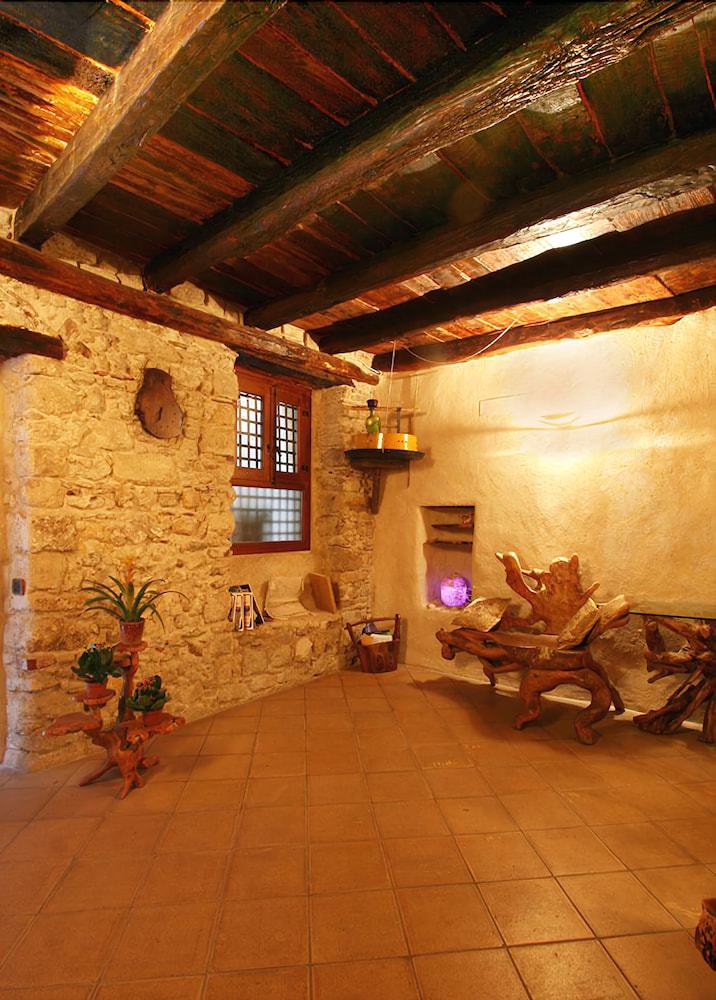 Hostal Donnaciccina Accomodation