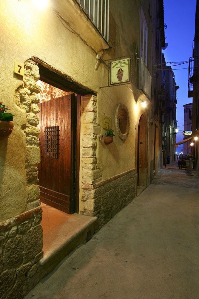 Hostal Donnaciccina Accomodation