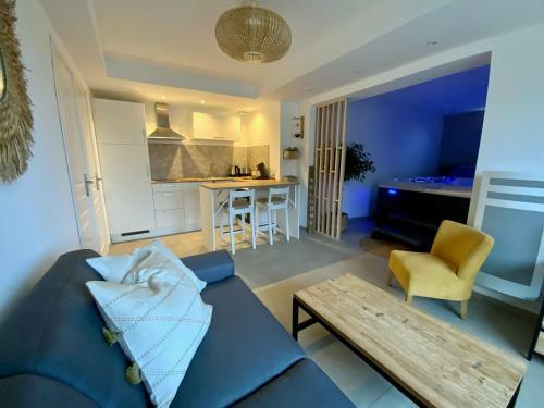 Charmant G�te Avec Jacuzzi Privatif