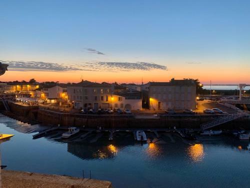 Apartamento �le De R� - Sublime T3 Vue Mer - 80m2 - 4 � 6 Pers