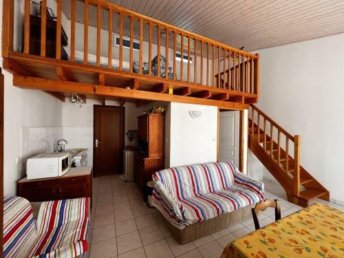Maison Saint-mathurin, 1 Pi�ce, 2 Personnes - Fr-1-197-546