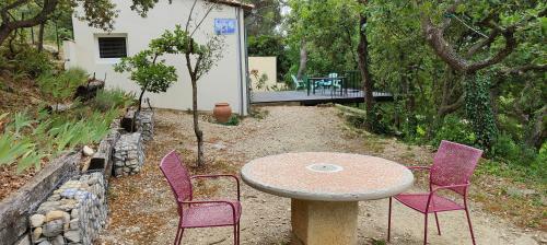 Maison Dans Un �crin De Ch�nes Proven�ale