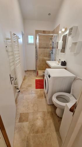 Les 2 Mazets Proven�aux