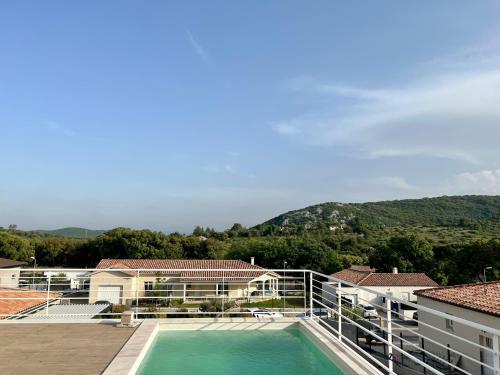 Villa Neuve Avec Piscine
