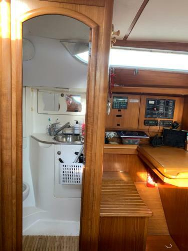 Voilier Au Ponton A Saint Rapha�l