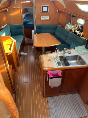 Voilier Au Ponton A Saint Rapha�l