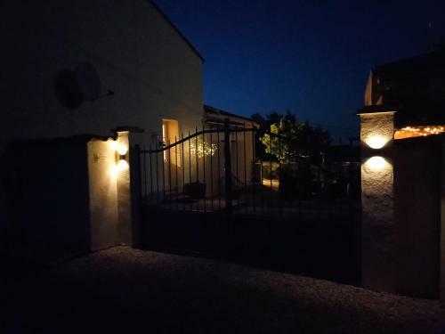 Maison Marin, Charming Village Cottage With Pool