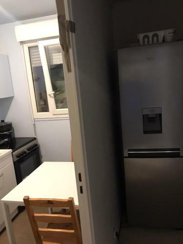 Hostal Nice Room Near Paris Cdg