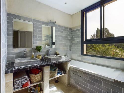 Maison Tarascon, 6 Pi�ces, 8 Personnes - Fr-1-599-56