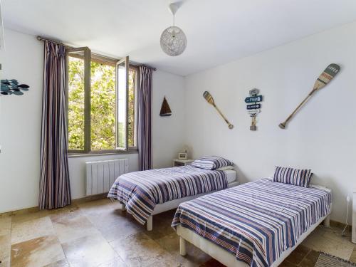 Maison Tarascon, 6 Pi�ces, 8 Personnes - Fr-1-599-56