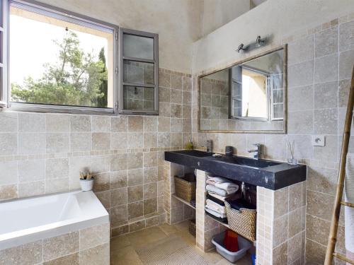 Maison Tarascon, 6 Pi�ces, 8 Personnes - Fr-1-599-56