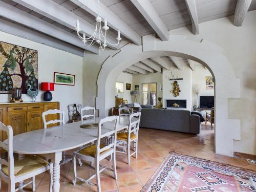 Maison Tarascon, 6 Pi�ces, 8 Personnes - Fr-1-599-56