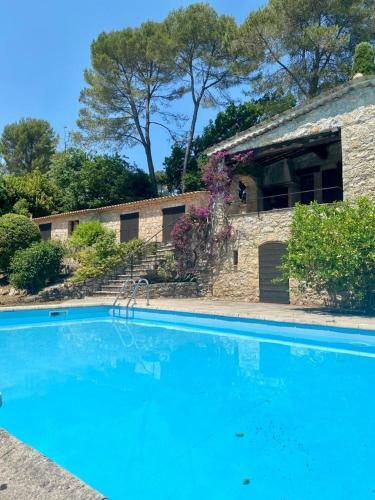 Magnifique Villa En Pierres � Valbonne
