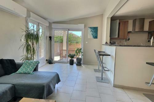 Chaleureuse Maison Avec Jardin Et Piscine Commune