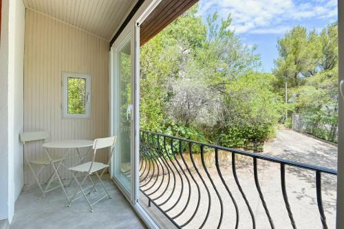 Bonito Apartamento Con Terraza En Villa Tranquila En Ventabren