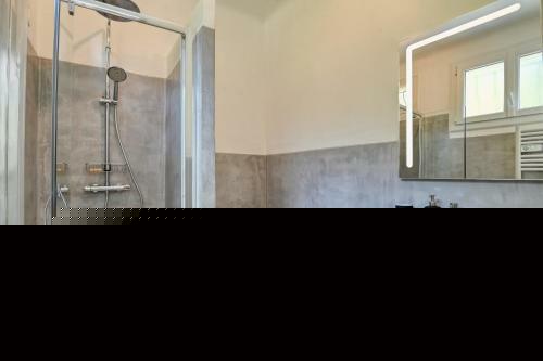 Bonito Apartamento Con Terraza En Villa Tranquila En Ventabren