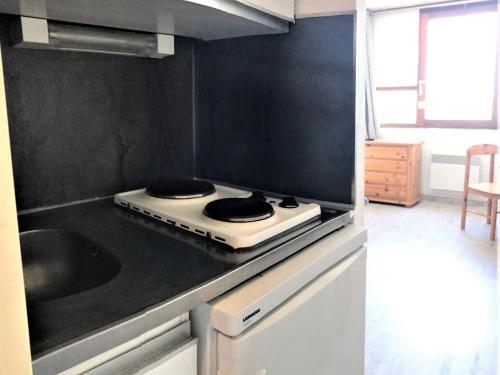 Apartamento Studio Le Corbier, 1 Pi�ce, 2 Personnes - Fr-1-267-202