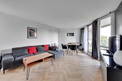 Chic Apart With Parking And Balcony