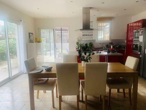 Belle Villa R�cente De 120 M2 Avec Piscine