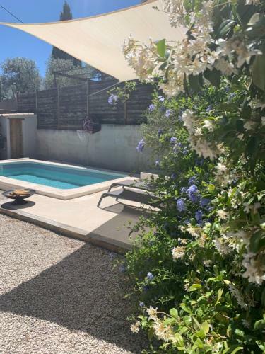 Belle Villa R�cente De 120 M2 Avec Piscine